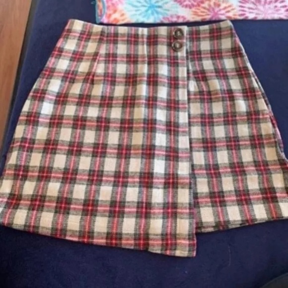 Checkered Button wrap skirt - Picture 5 of 7